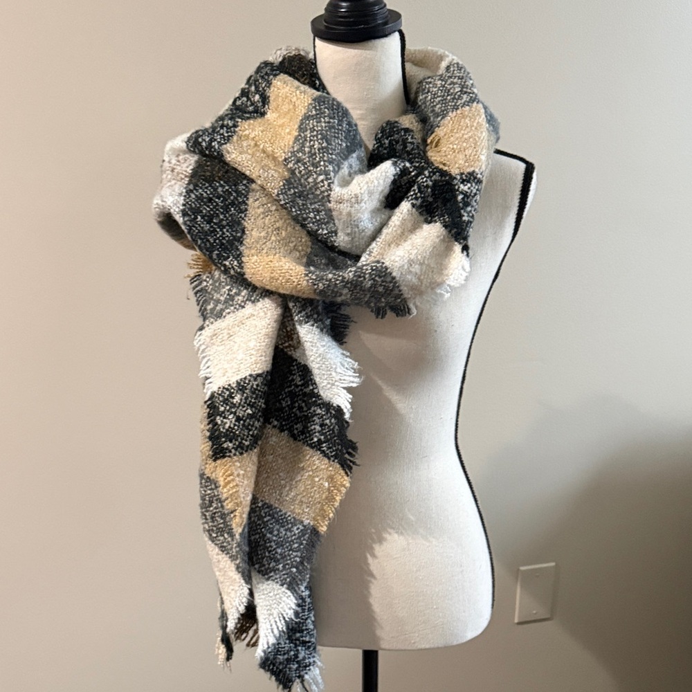 Cozy Plaid Scarf - Black, White, Tan
